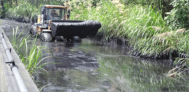 傳統(tǒng)煤泥沉淀回收工作現(xiàn)場  傳統(tǒng)煤泥沉淀回收工作現(xiàn)場